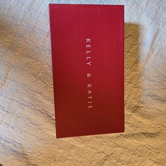 Red Sandals - Picture 9 of 9